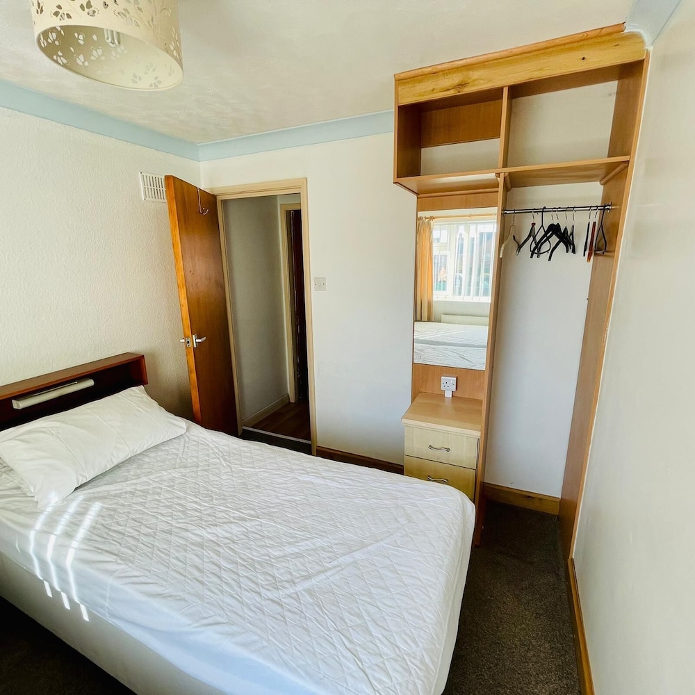 Lyndene Holiday Apartments