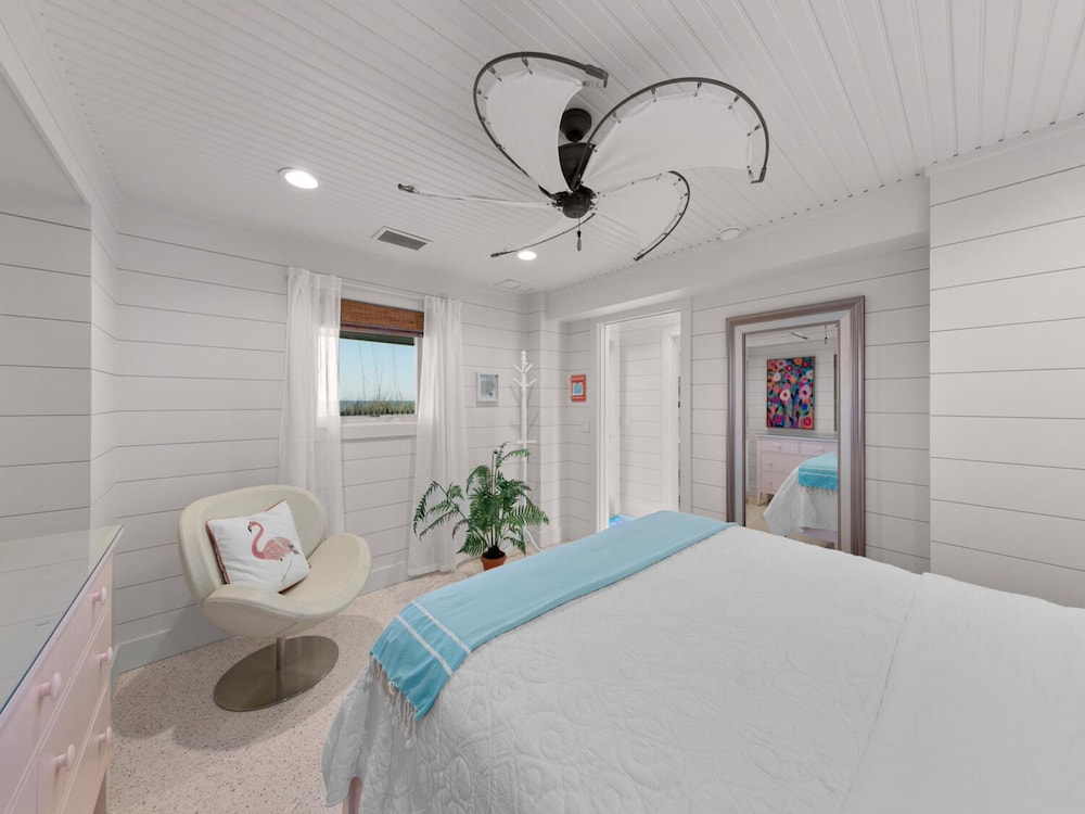 Ocean Paradise by Distinctive Beach Rentals