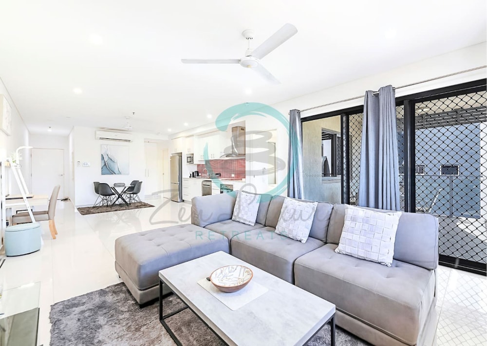 Townscape Vista Pool Gym Workspace Balcony - Image 3