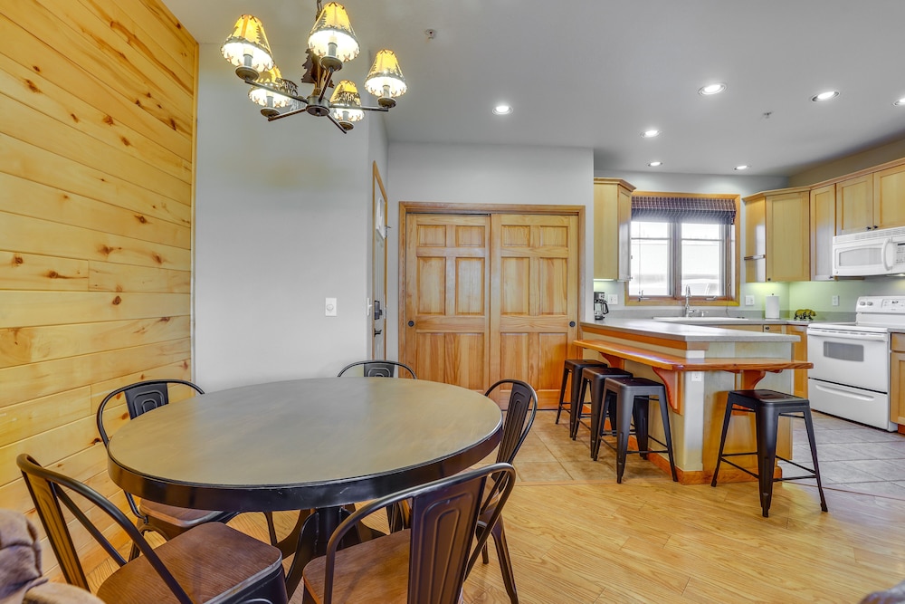 Walk to Main Street: Grand Lake Condo w/ Patio