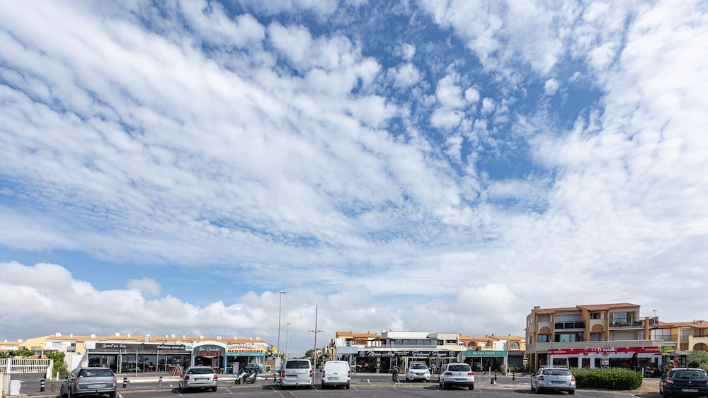Bright & Breezy Retreat in Agde