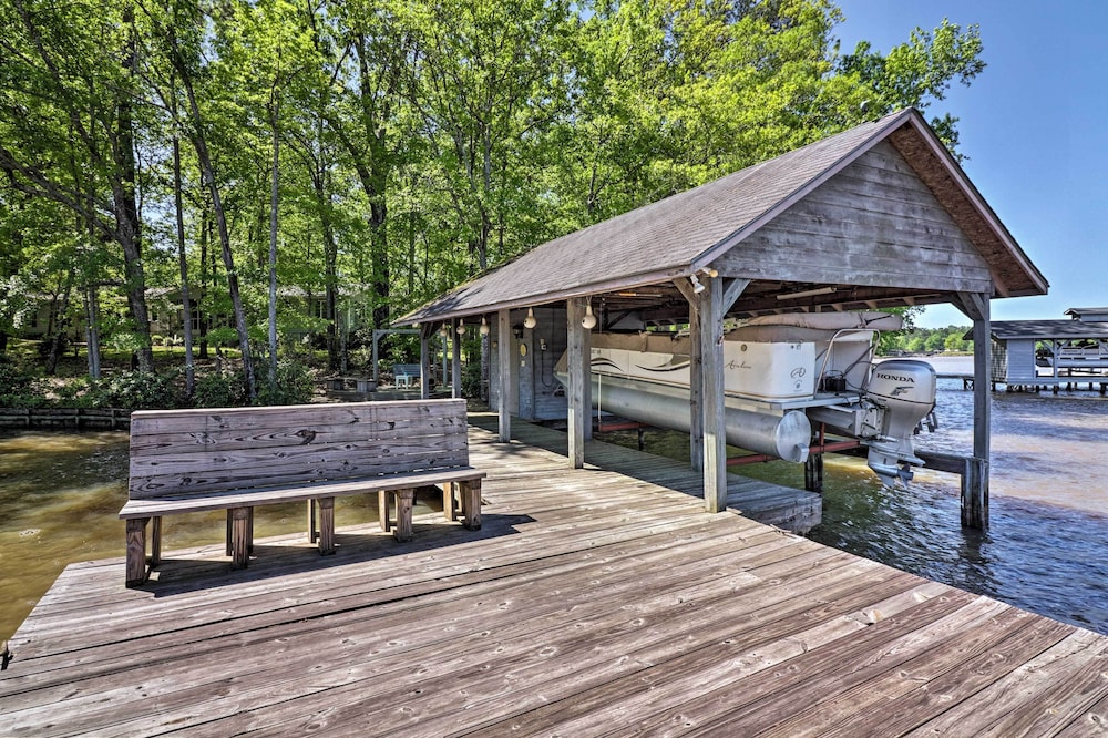 Milledgeville Vacations - Lakefront Milledgeville Cabin: Private Dock, Porch - Property Image 3