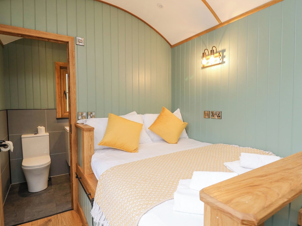 Dam View Shepherds Hut
