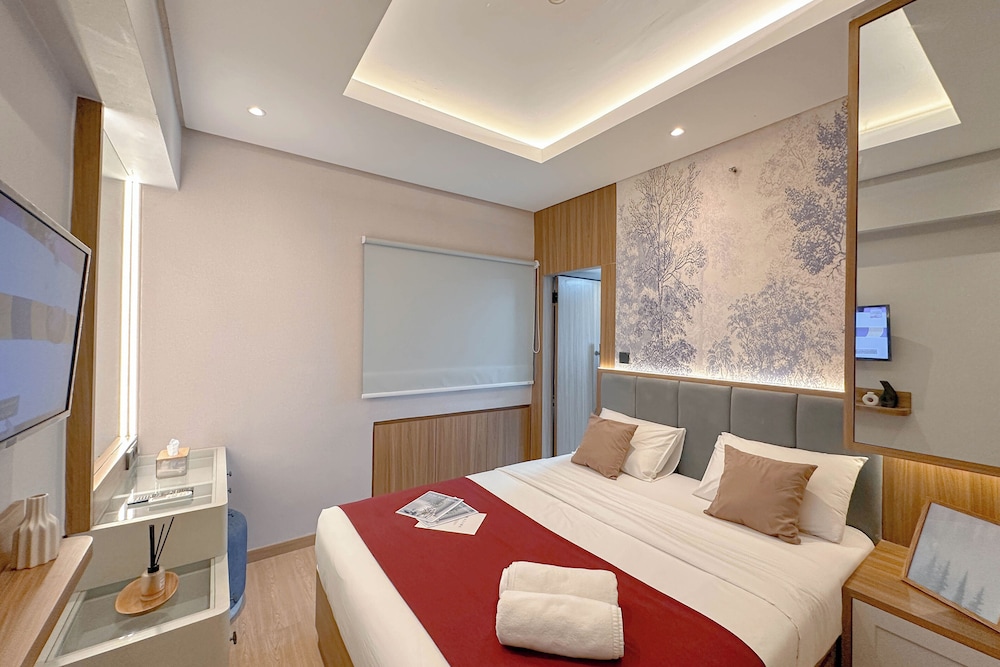 Modern Look With Wooden Accent 3Br At Kondominium Puncak Marina Apartment