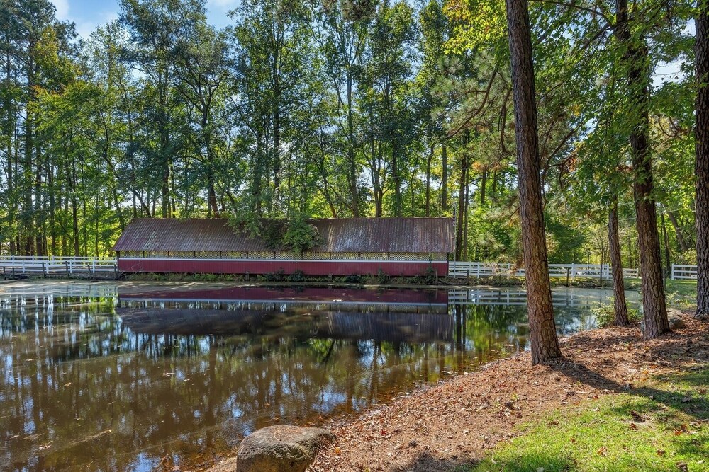Pet-friendly 3BR Lake House Firepit + Pier
