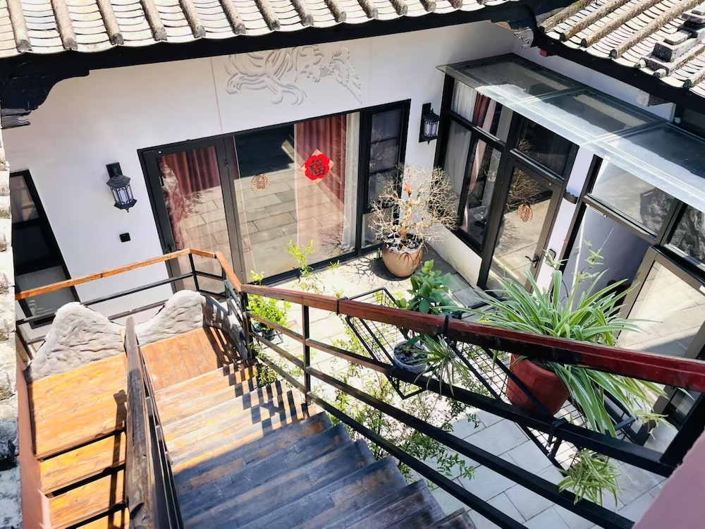 Serenity Courtyard Hotel