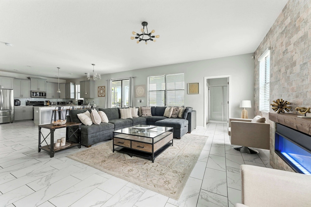 Luxury Decor 6BR at Storey Lake Sleeps 16