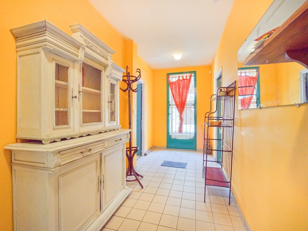 Vintage Retreat by the Vis