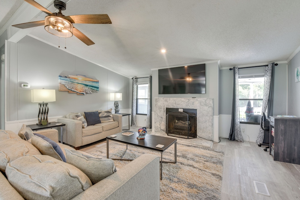 PCB Family Home w/ Sunroom, 1 Mi to Shore!