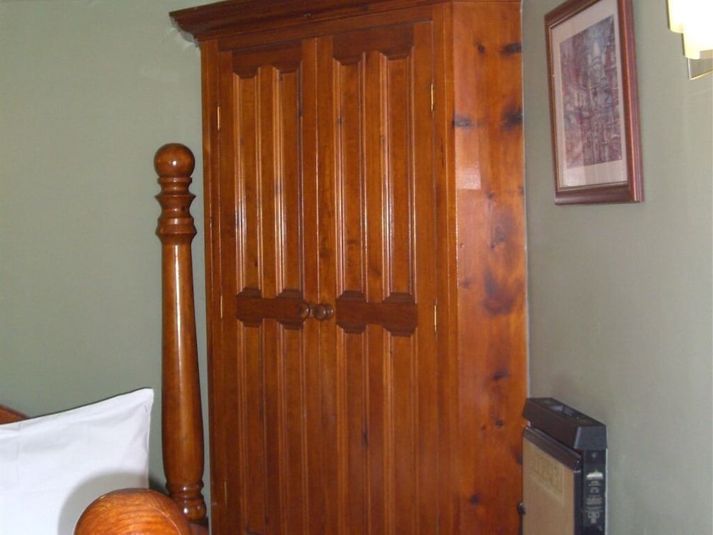 Altrincham Vacations - Ash Farm Country Guest House - Property Image 11