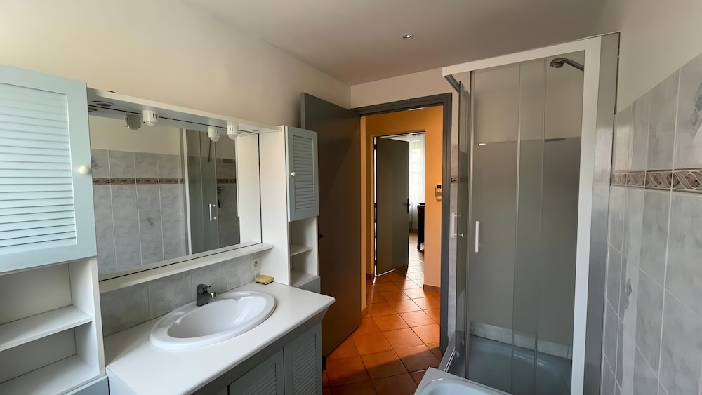 Villa in St Denis With Pool & Pyrenees View