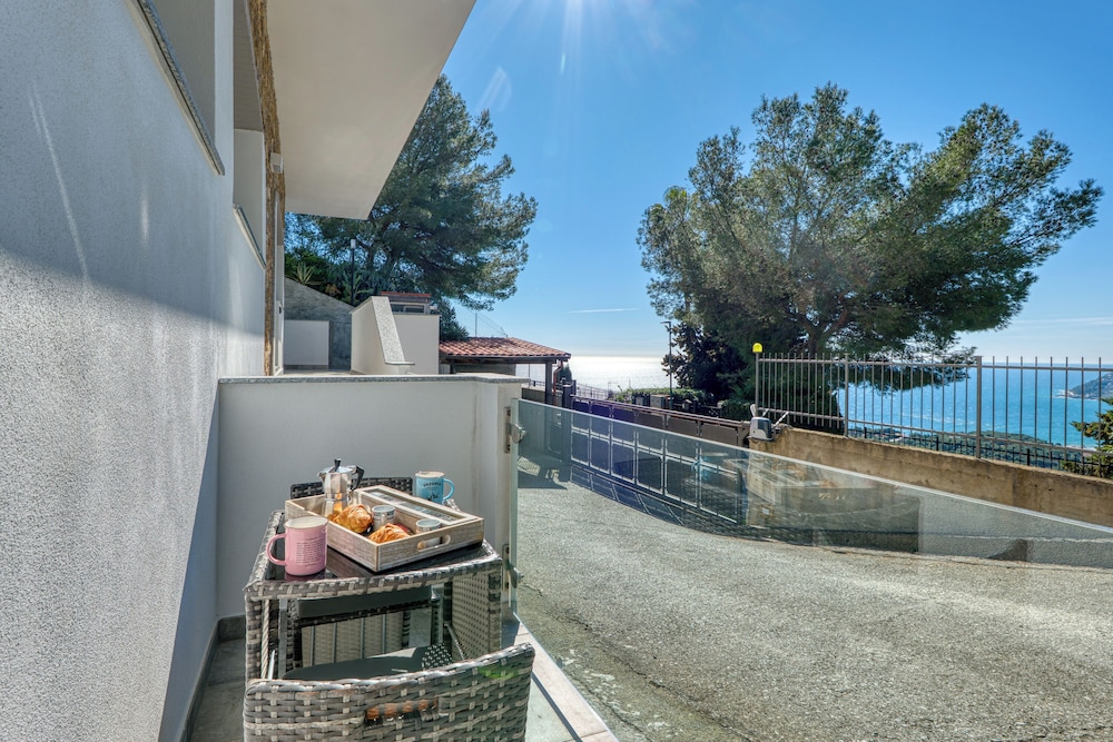 Miramare 2 LUX - Total Sea View