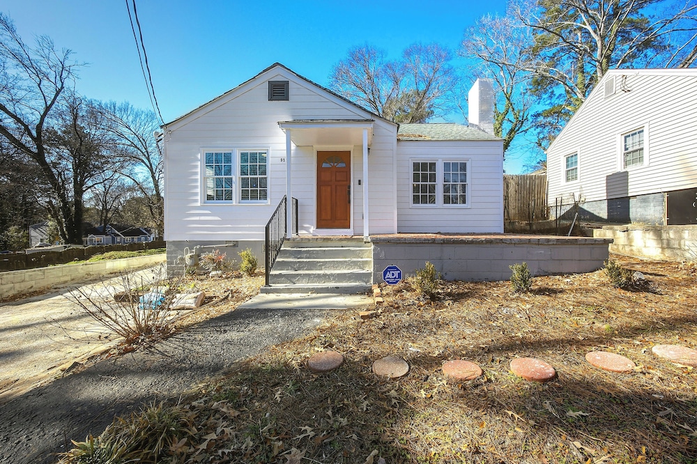 Modern Newly Renovated 3-bedroom in Historic West End