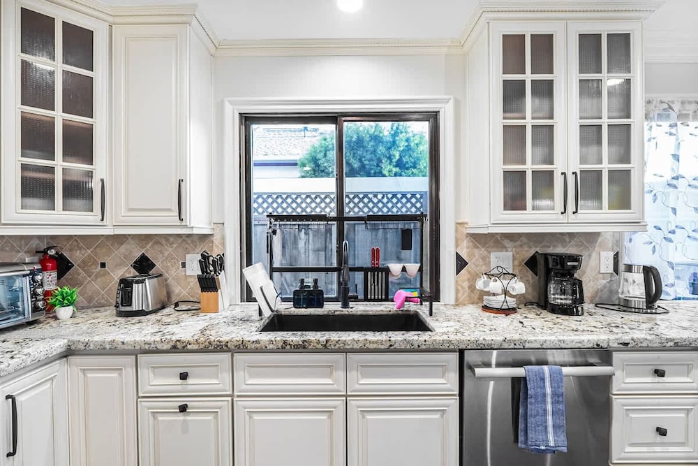 Stunning Roman Design 7bed5bath in Heart San Jose