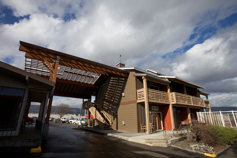 Cousins Country Inn