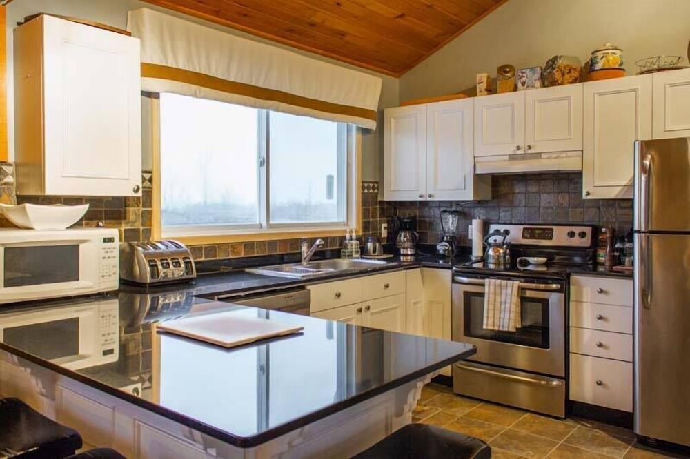 7 Bed Blue Mountain Chalet with Hot Tub 35R-4