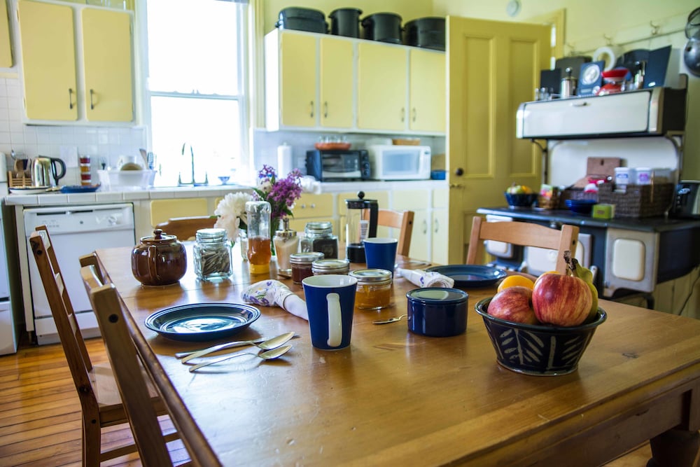 Laura's Bed & Breakfast
