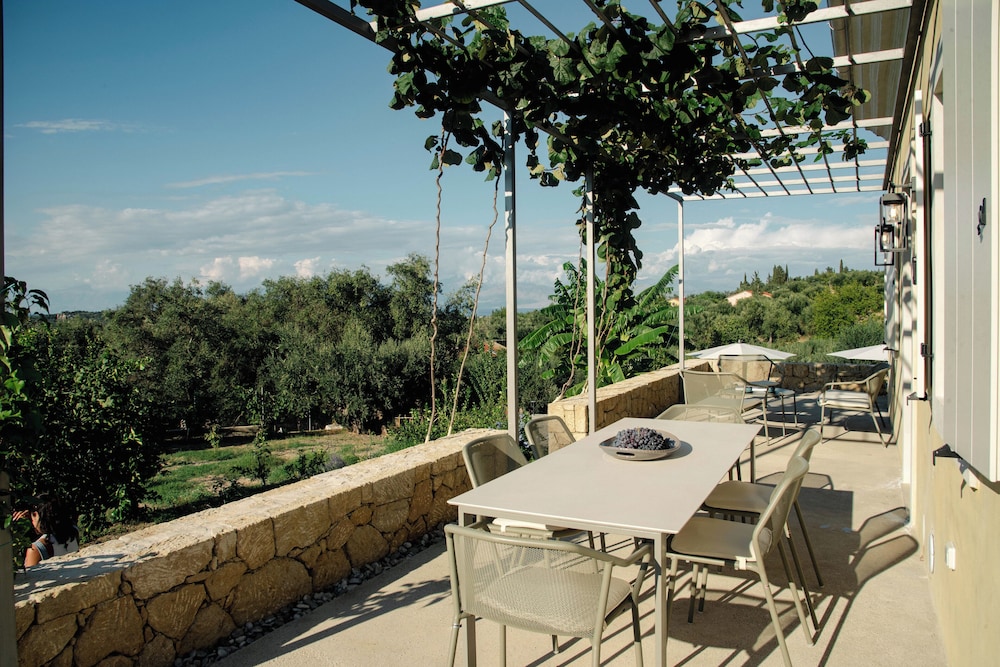 Kukutseli Country Living by White Dream
