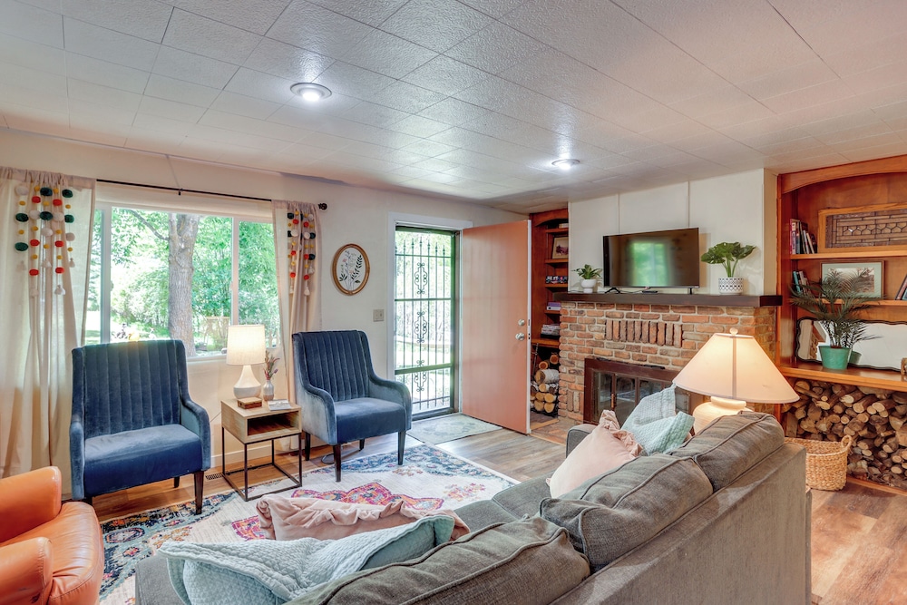 Hike On-site: Mountain-view Hideaway in Durango