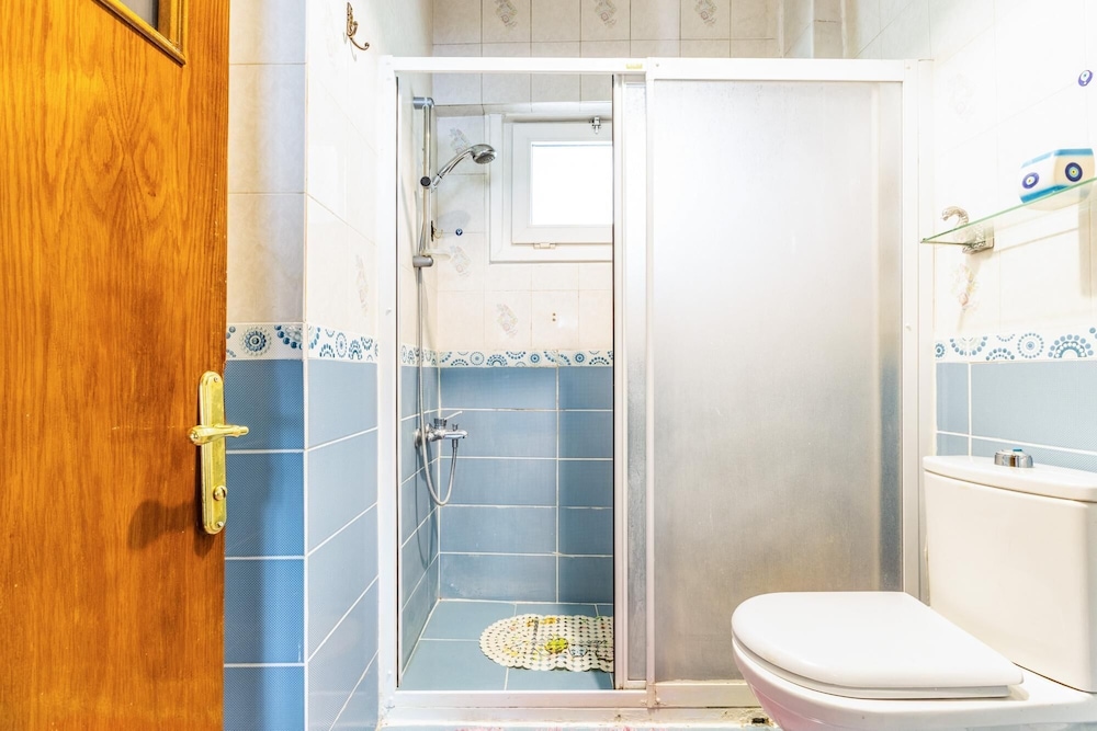 Retro Spacious Furnished Flat Near Kadikoy Marmaray