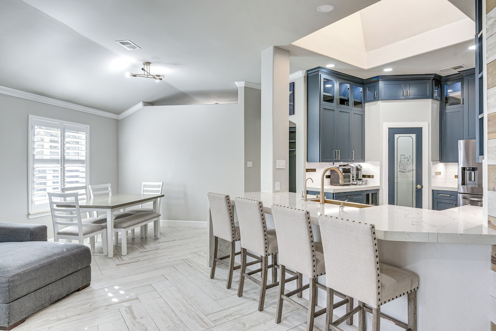 Community Pool & Courts: Missouri City Gem w/ Yard