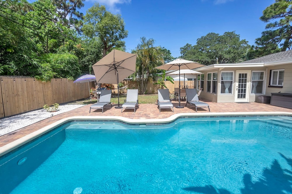 Villa Bella With Heated Pool