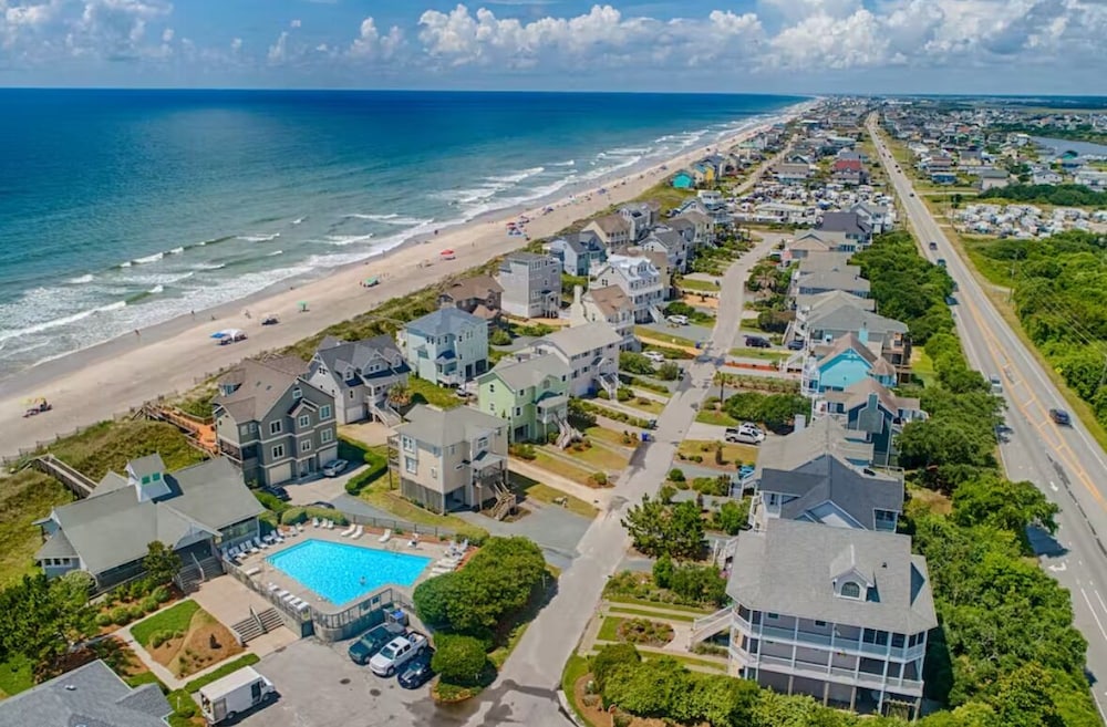 Sea La Vie (North Topsail) by Topsail Realty