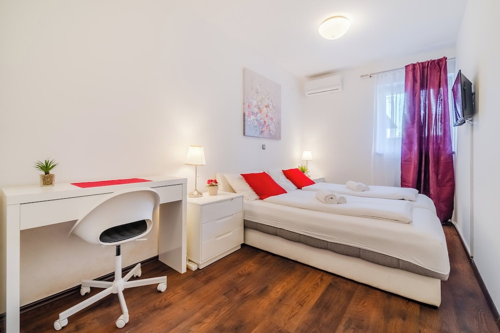 Red Vibe Studio Central 1