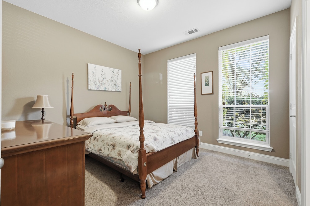Spacious Cozy 4B Home in Frisco