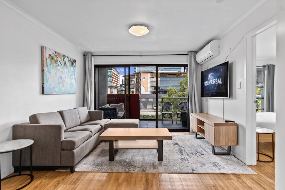 Central Bowen Hills Stay
