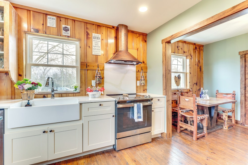 Grill & Fire Pit: New Market Getaway on 3-acres!