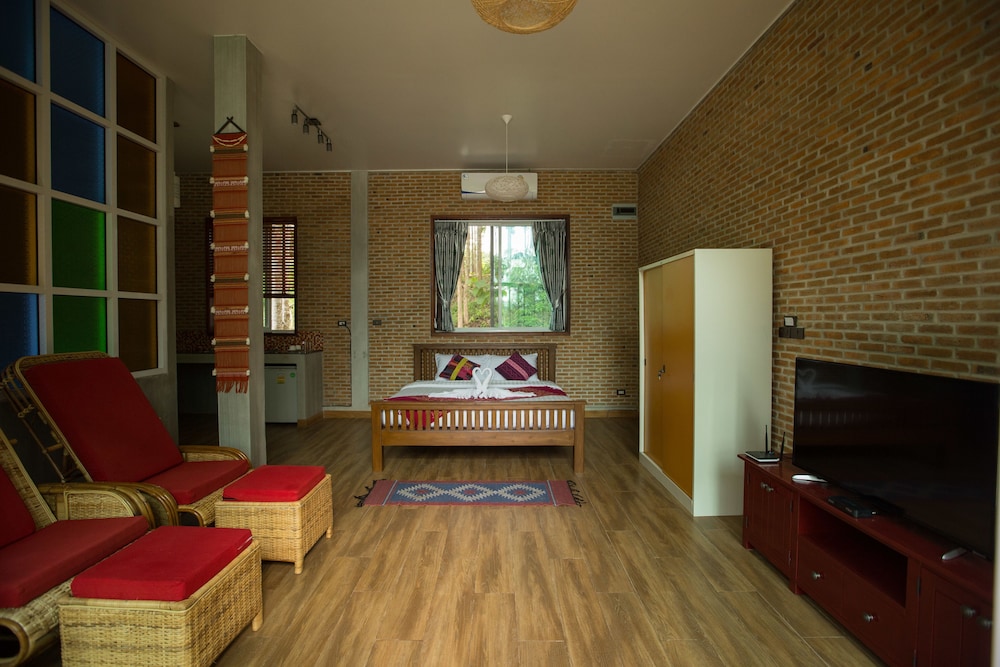 Nan De Panna Riverside Homestay