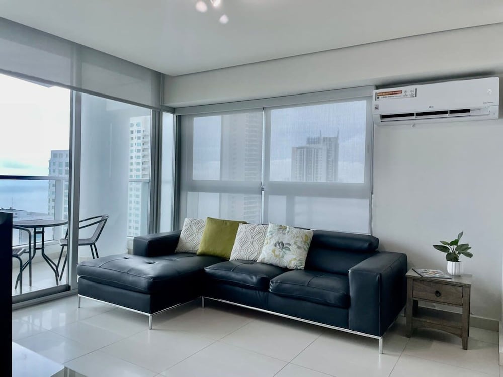 Light Home I Minimalist 1 Bed in Costa del Este
