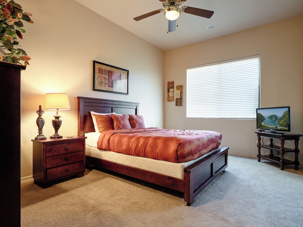 Valley View Villa - Private Pool - Hidden Bedroom