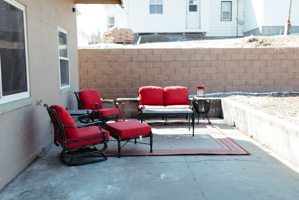 Omaha Vacations - Charming Omaha Retreat - Near Zoo Downtown 3 Bedroom Home by RedAwning - Property Image 24