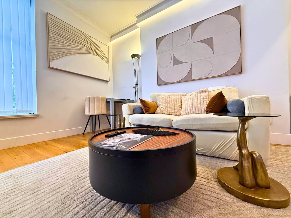 Cosy Mayfair Hideout on Prestigious Street