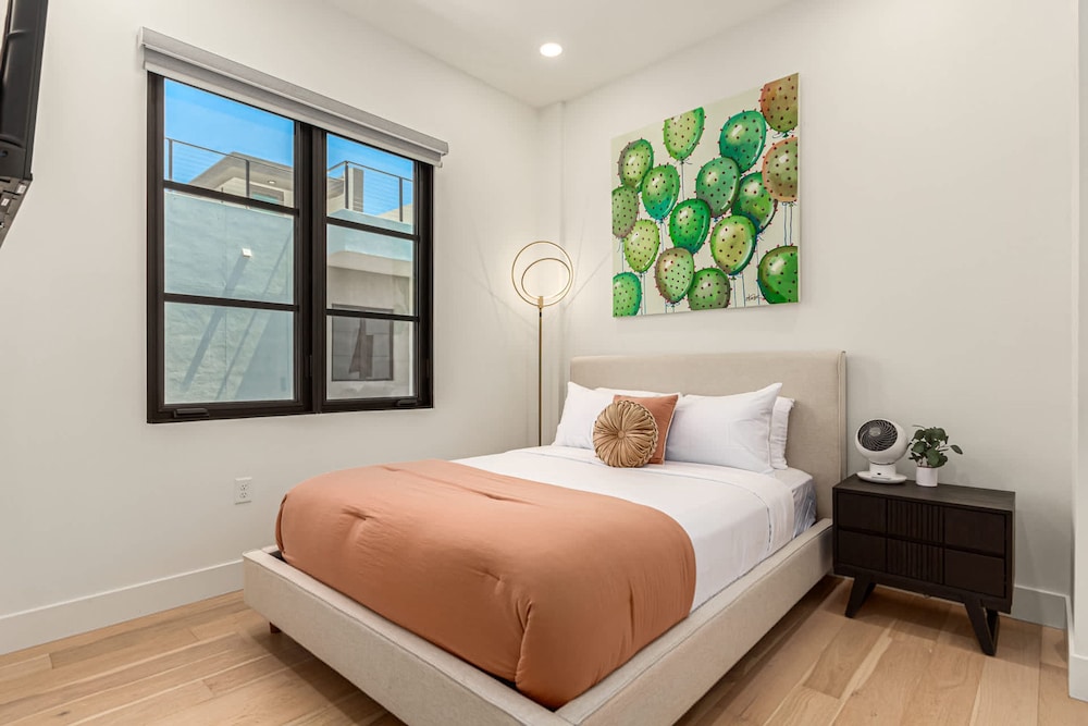 Papago Lux Townhouse 4level Oasis w Rooftop Lounge