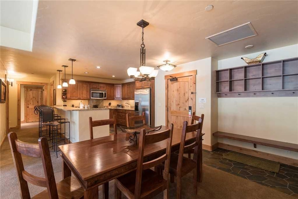 6107 Bear Lodge, Trappeur's Crossing Apartment 3
