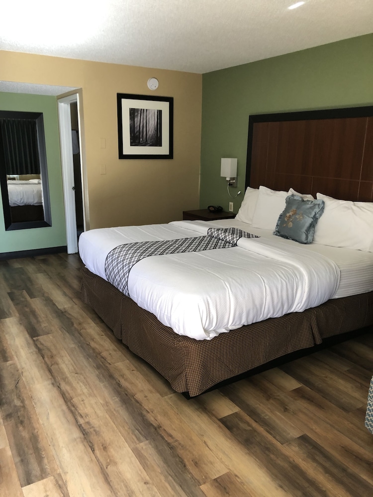 Knight's Inn Motel