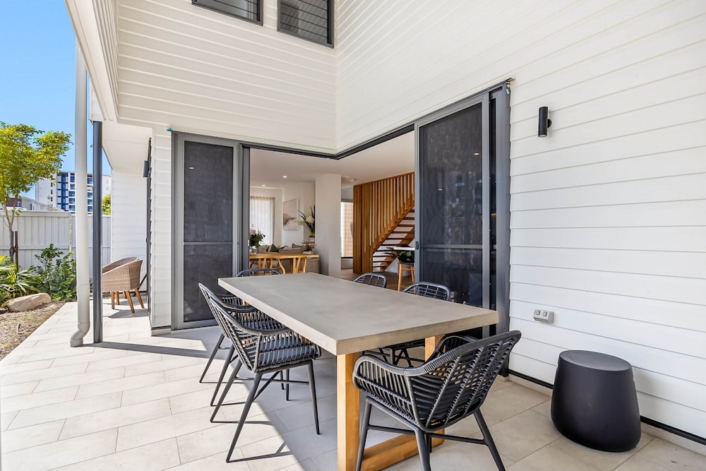 Bokarina 3-bed Stunning Home, Steps From Beach