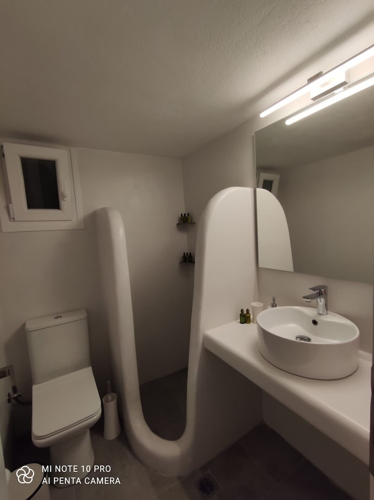 Theis Seafront Retreat - Loutra Seaview Bliss