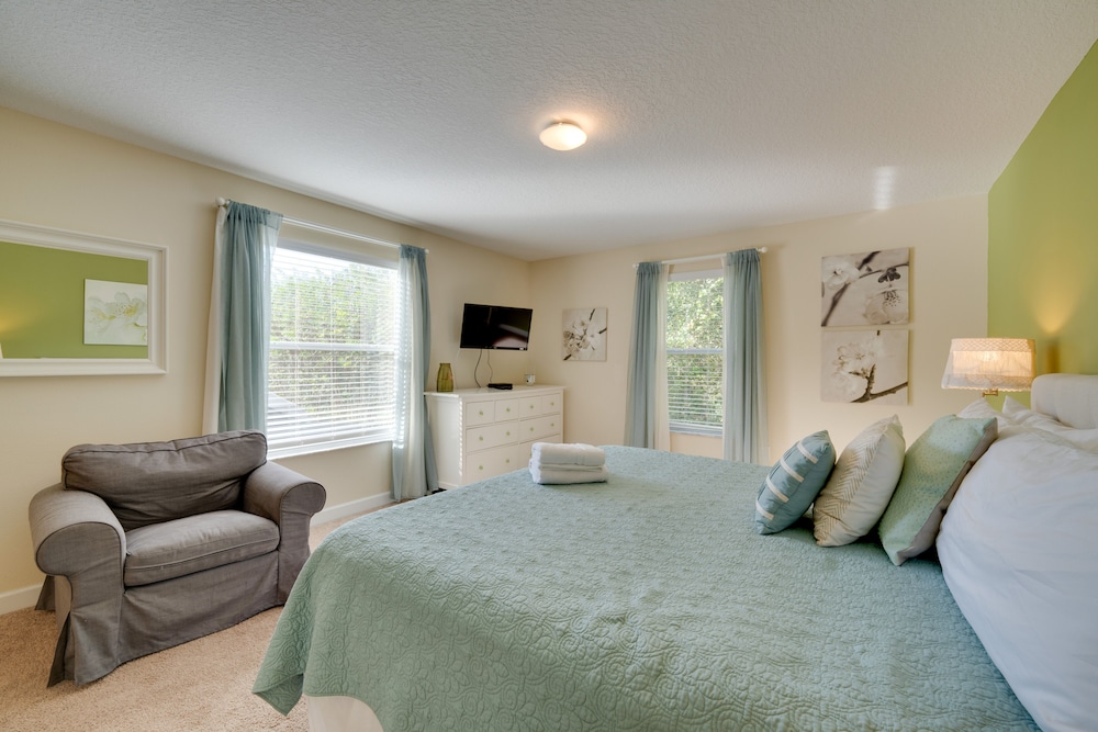 Pet-Friendly Florida Gem w/ Lanai: 5 Mi to Parks! view 3