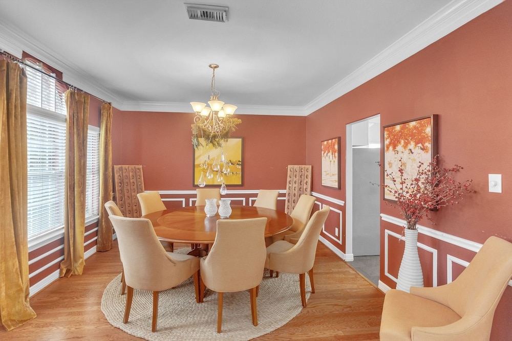 Spacious 6br Getaway Near Houston's Best 6 Bedroom Home