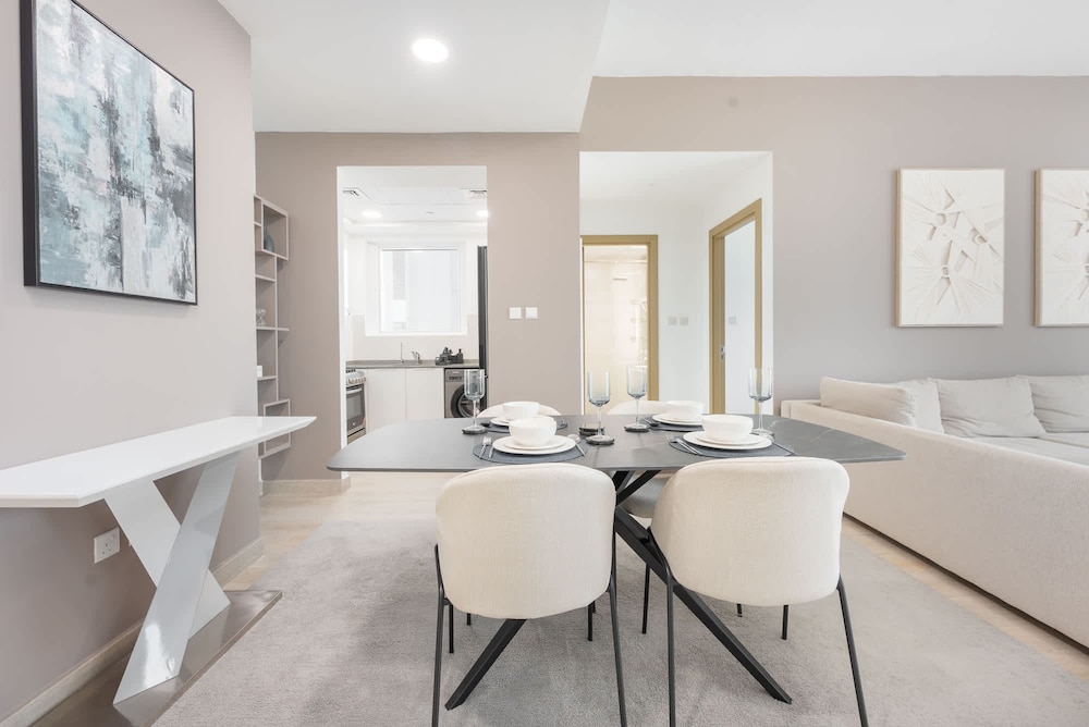 Sophisticated 1 Bedroom Apartment in Bloom Tower B