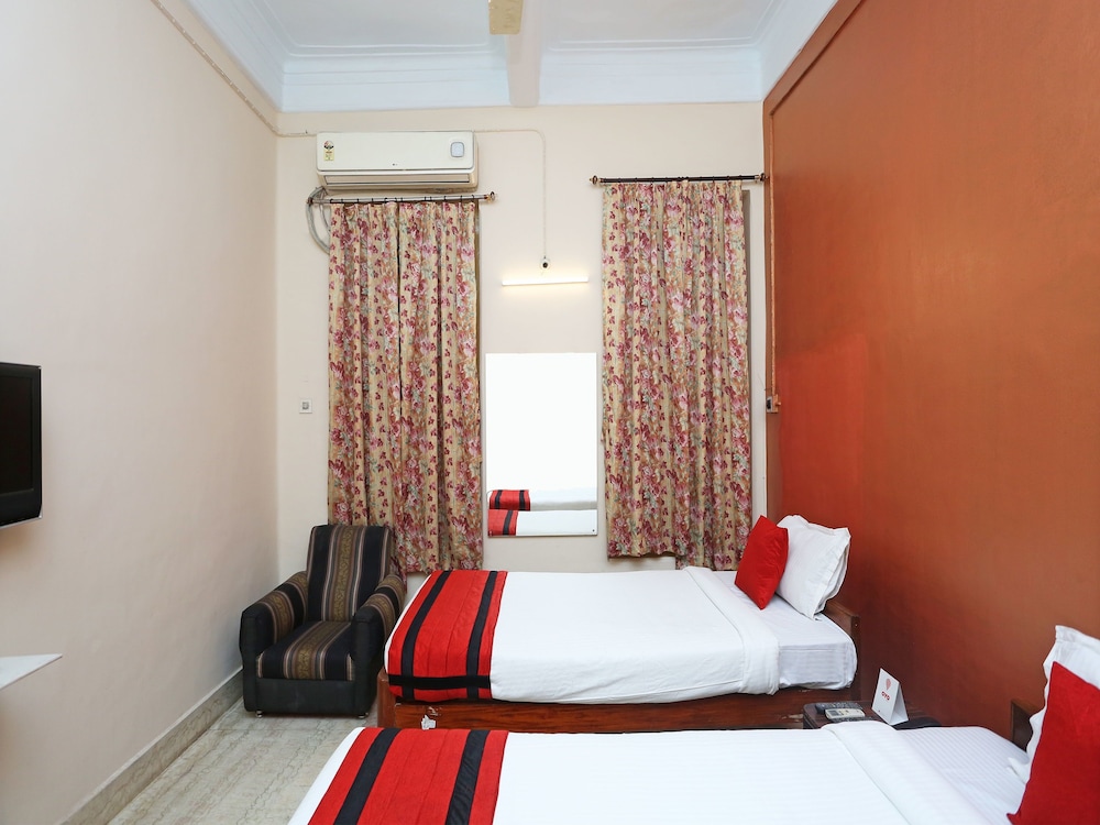 OYO 11896 Marble Palace Guest House