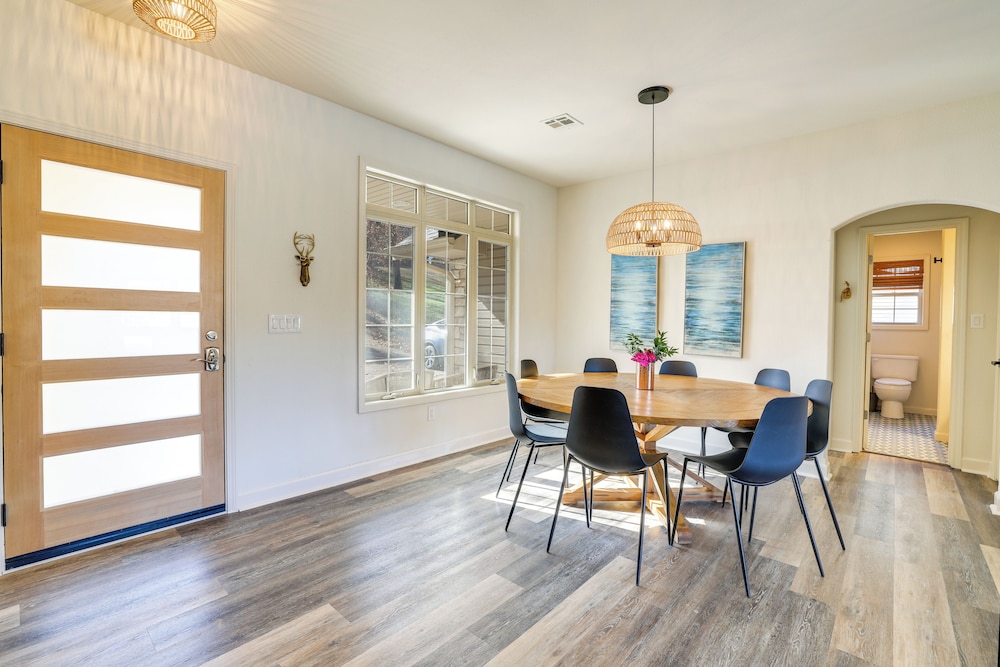 Lakefront Retreat w/ Game Room in Bella Vista!