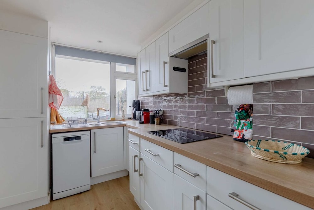 Scandi-style 2BD Maisonette W/garden Brick Lane!
