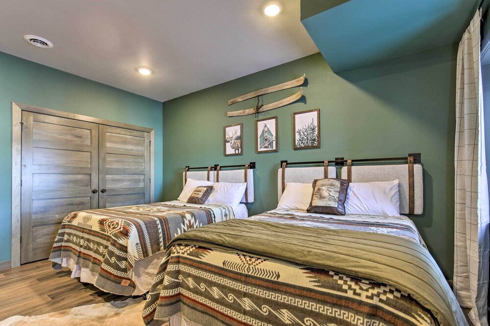 Lakefront Cabin w/ Proximity to Attractions!