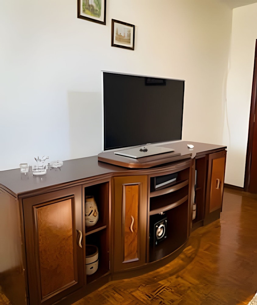 Casa 3 suites 1 quarto piscina AC 10 Hos