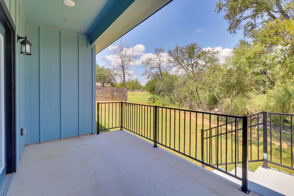 1 Mi to Lake Lbj: Peaceful Home w/ Patio & Yard!